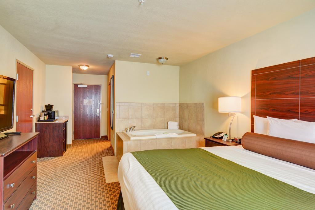 Cobblestone Hotel&suites -