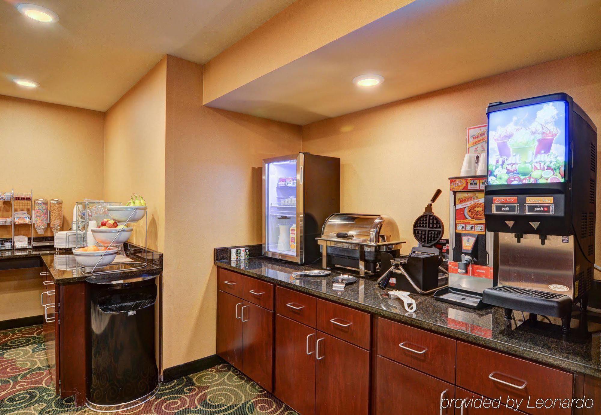 Cobblestone Hotel&suites -