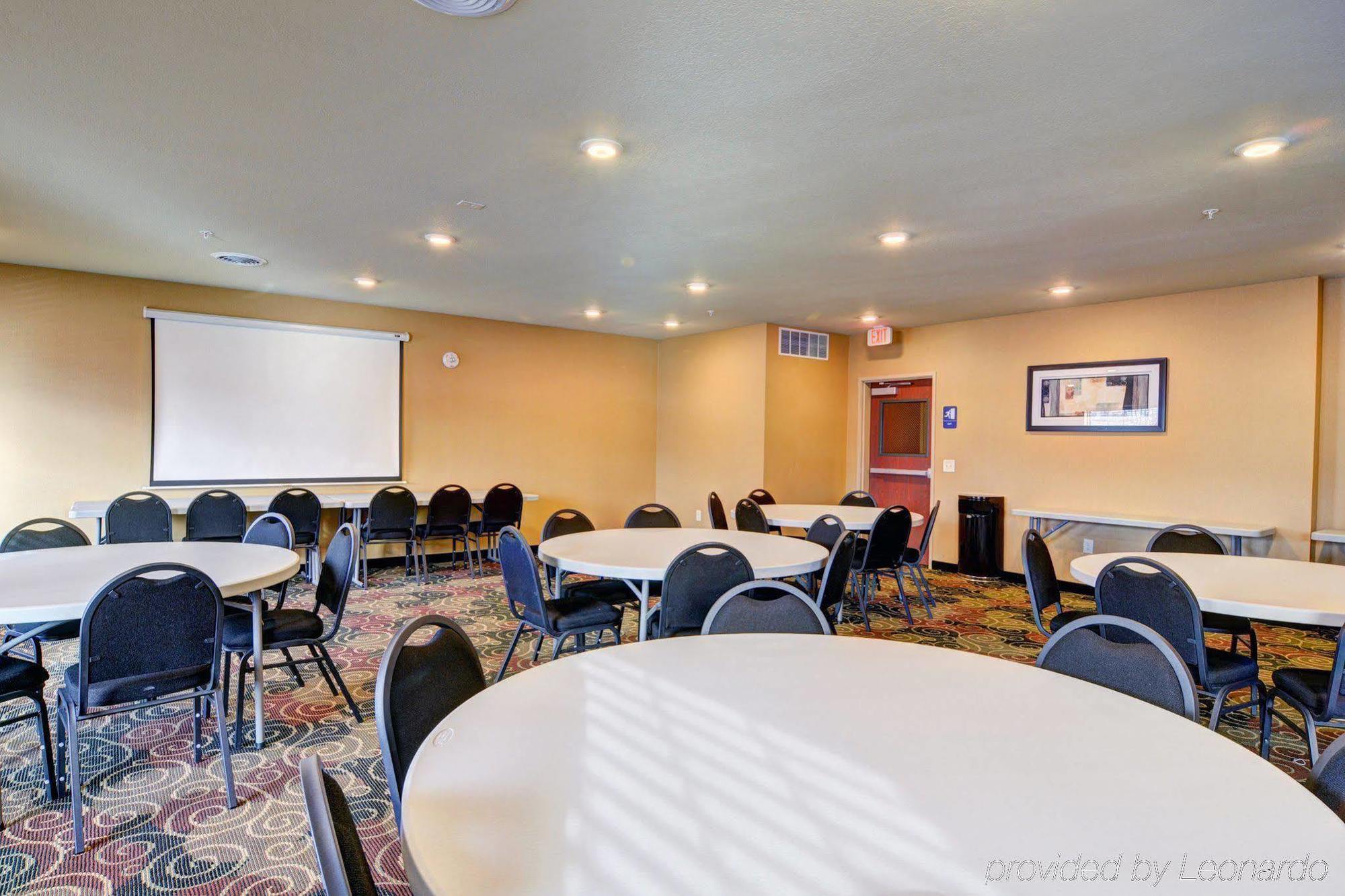 Cobblestone Hotel&suites -