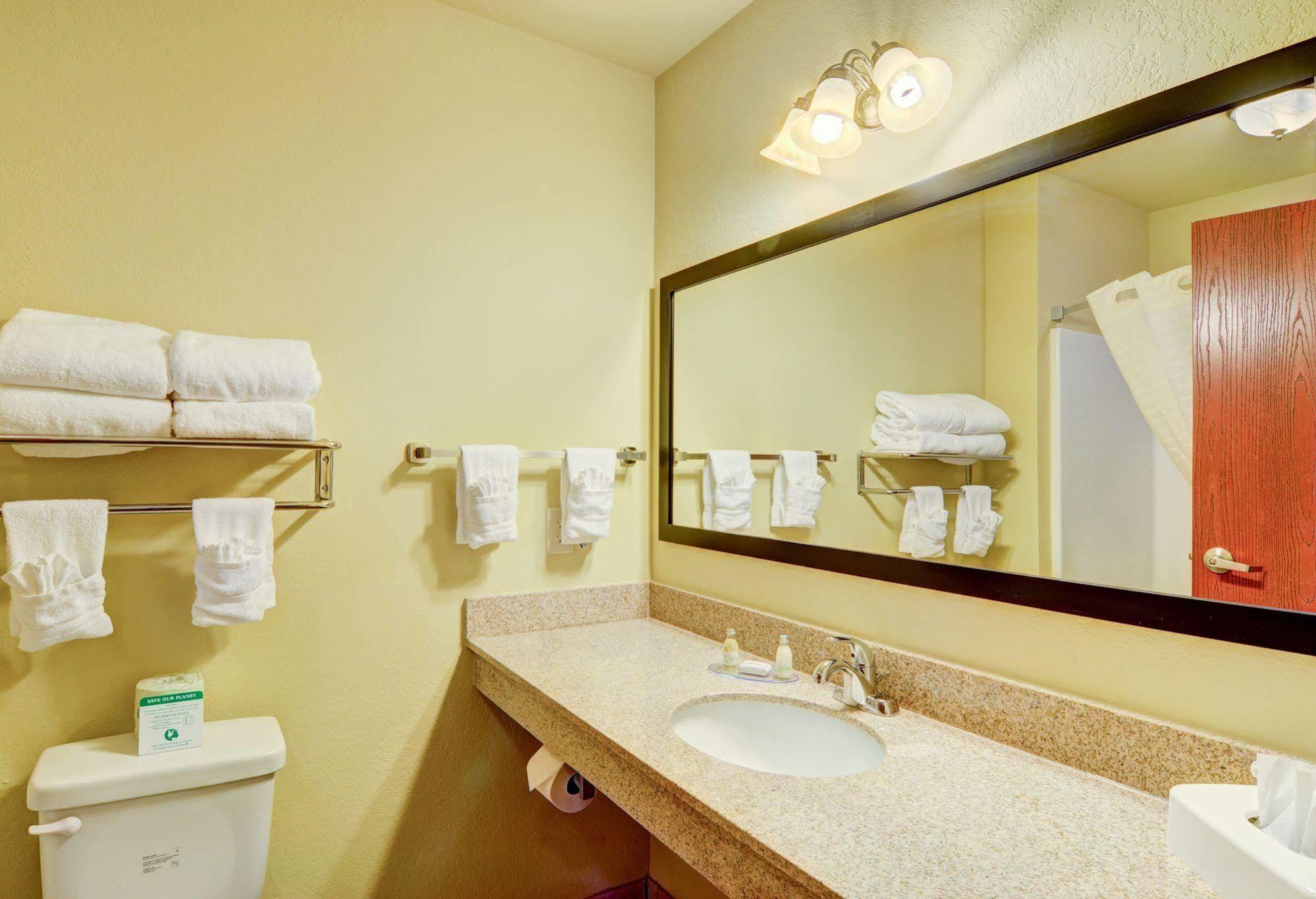 Cobblestone Hotel&suites - 3*