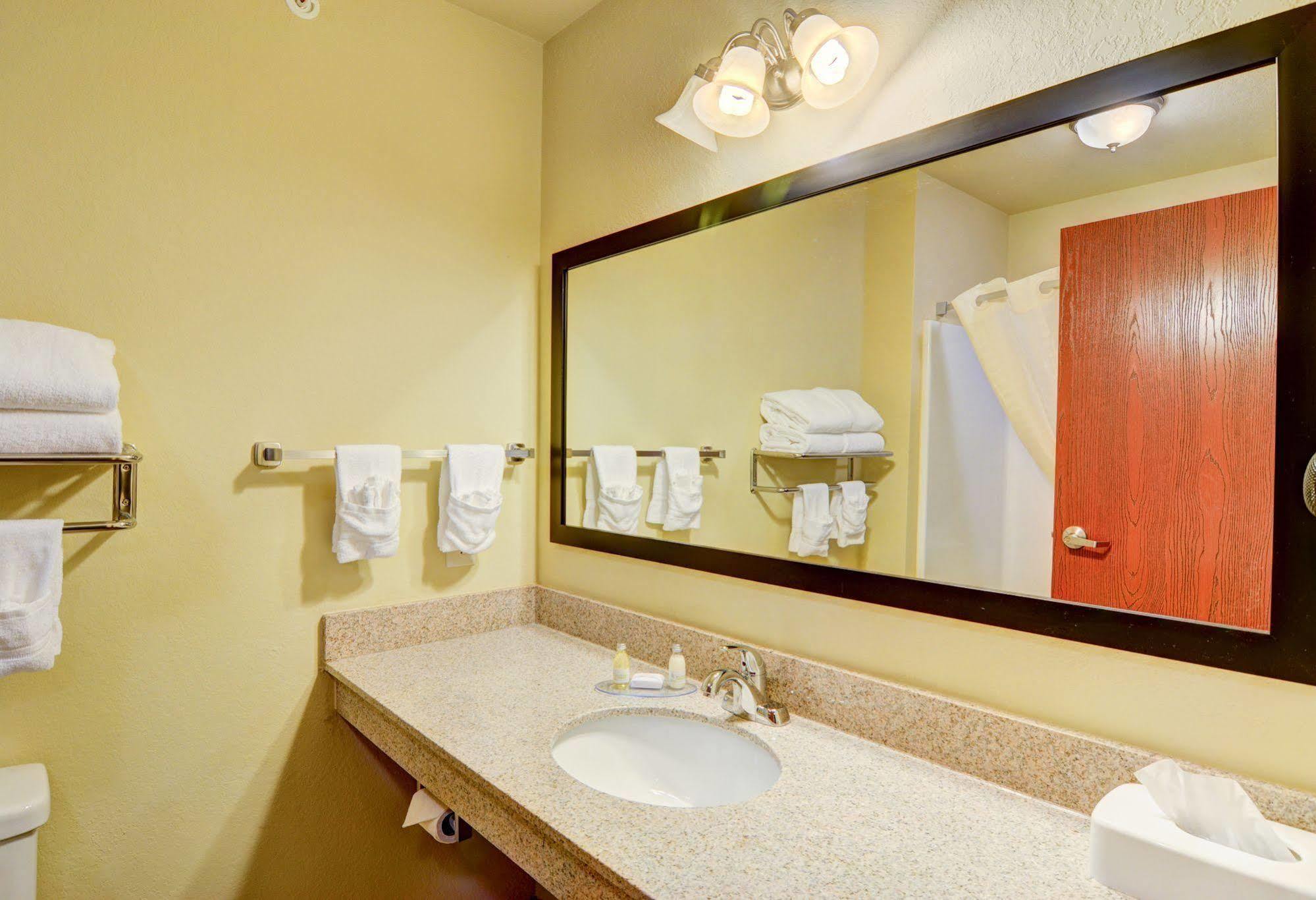 Cobblestone Hotel&suites -