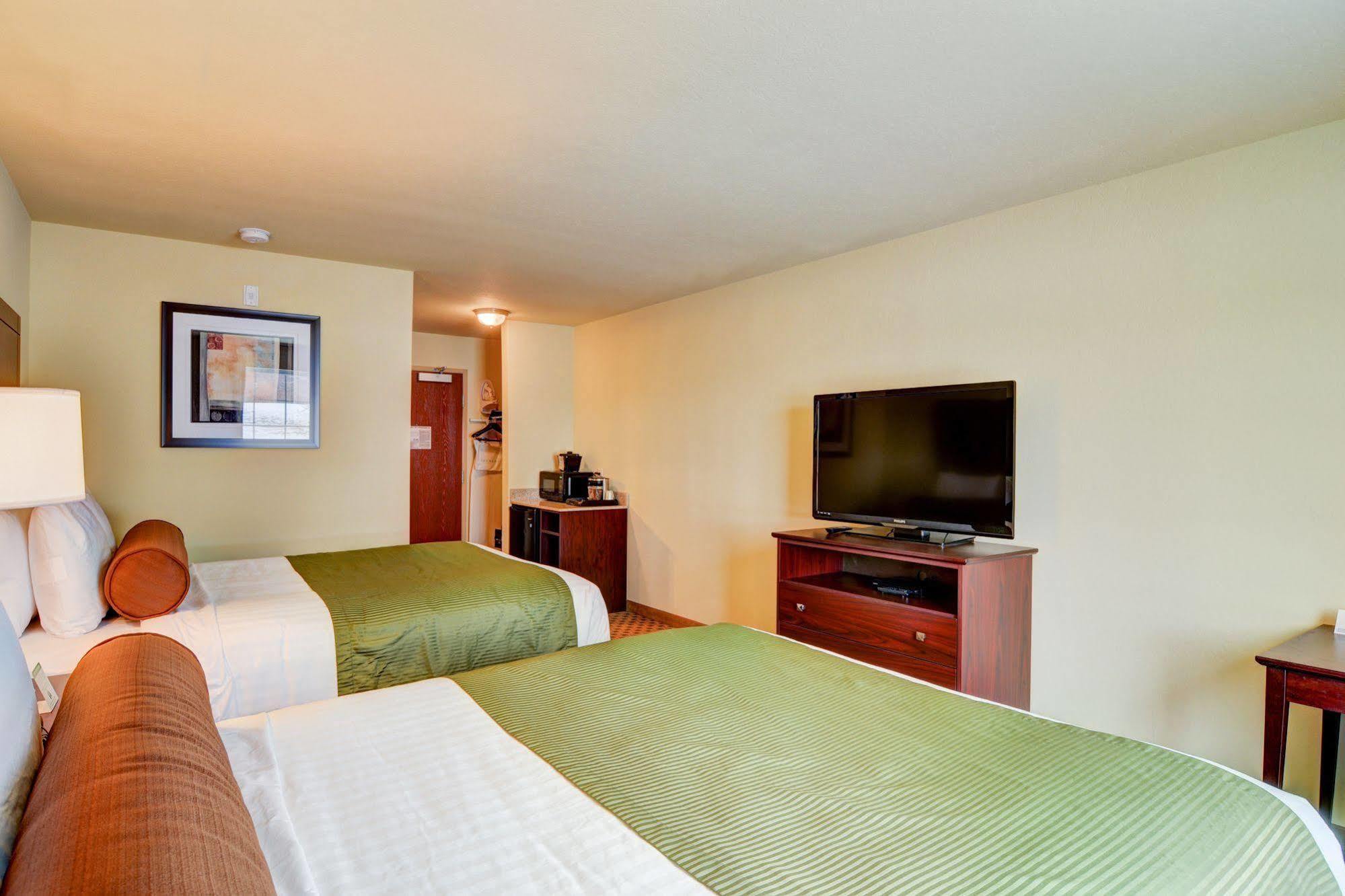 Cobblestone Hotel&suites -